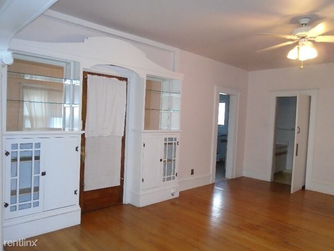 Building Photo - 406 W Washington St