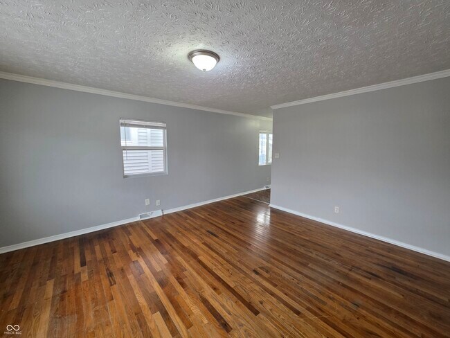 Building Photo - 86 S 6th Ave