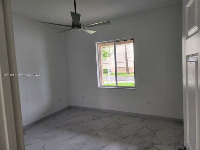 Foto del edificio - 1642 NW 14th St