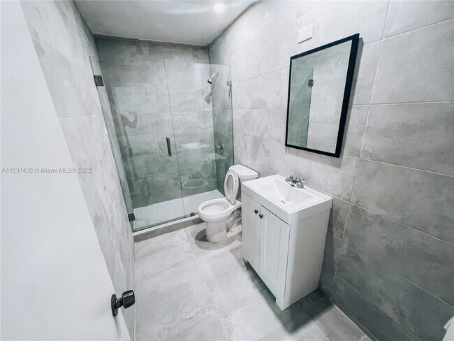 Foto del edificio - 18330 NW 68th Ave