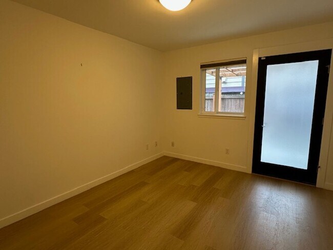Foto del edificio - Spacious 2 bed 2.5 bath home in West Seattle