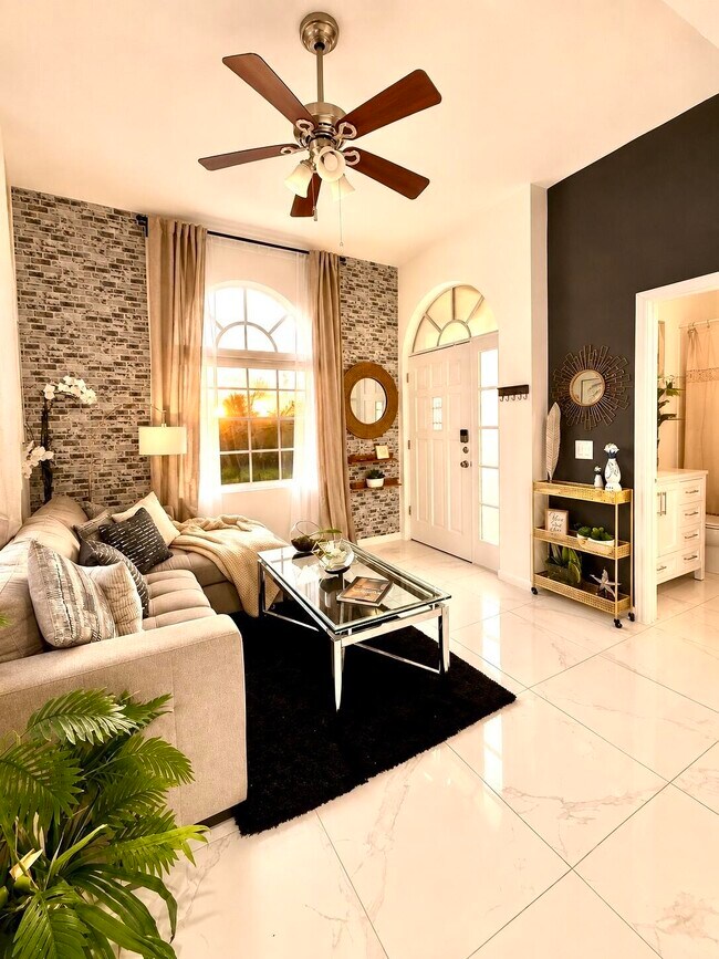 Foto del edificio - 3356 Bird Ave