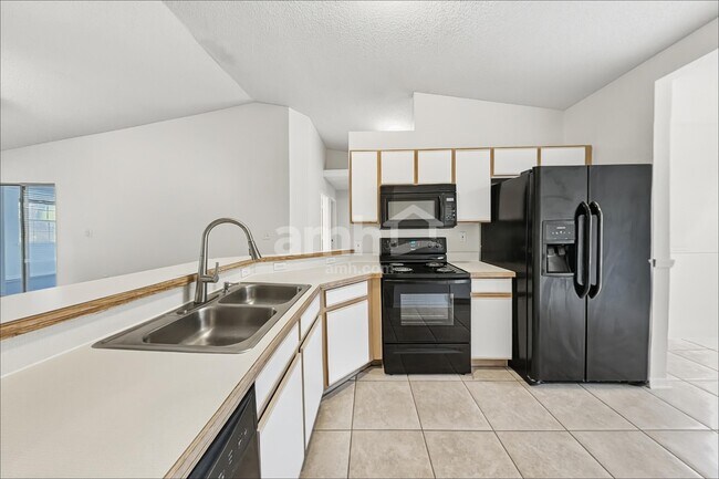 Foto del edificio - 15408 Greater Groves Blvd