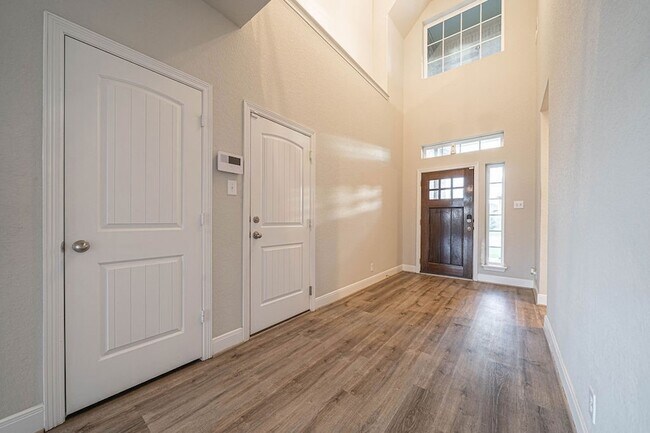 Building Photo - 830 Rench