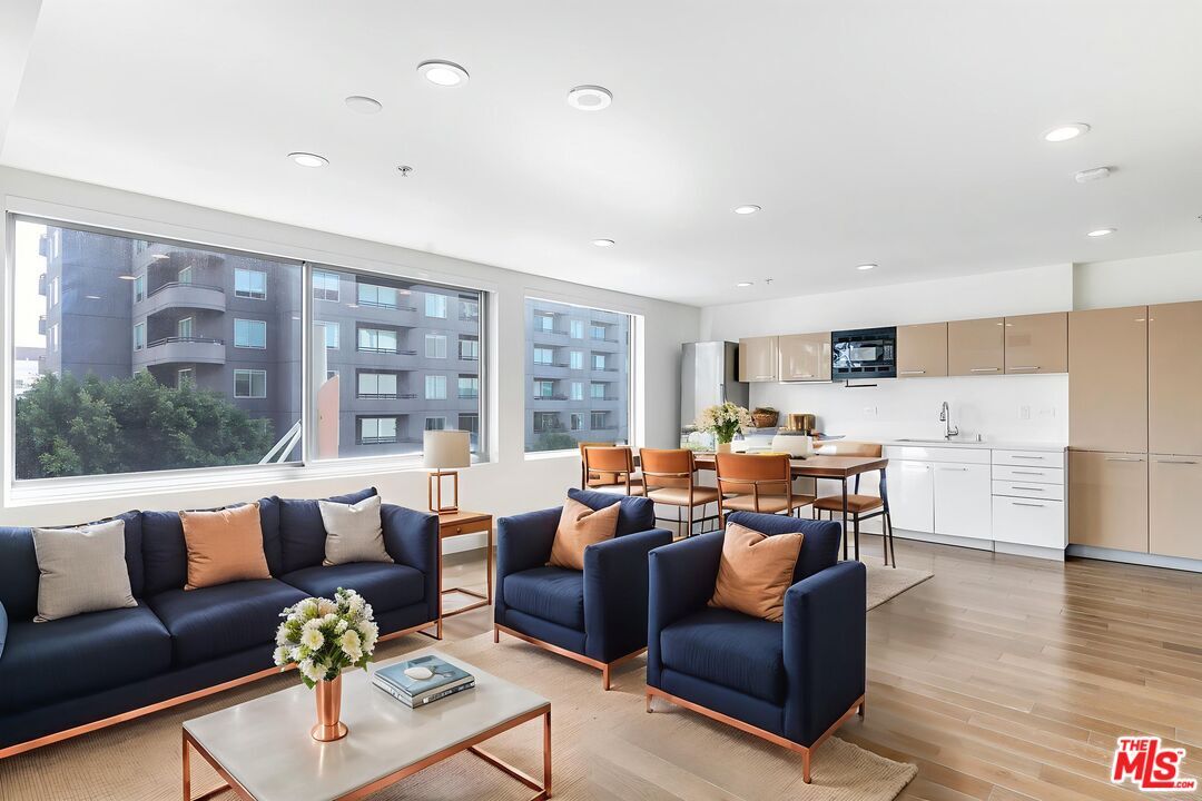 Foto principal - 901 Flower St