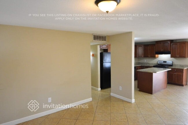 Building Photo - 3643 E Surrey Ave