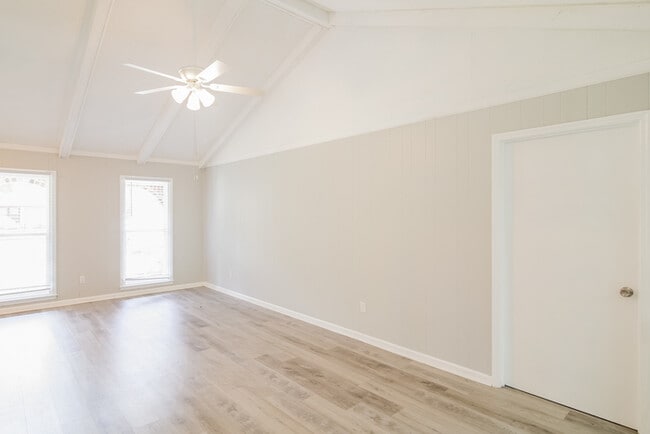 Building Photo - 1312 Hampton Dr