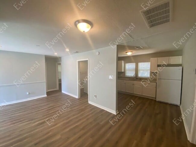 Building Photo - 4206 E Osborne Ave
