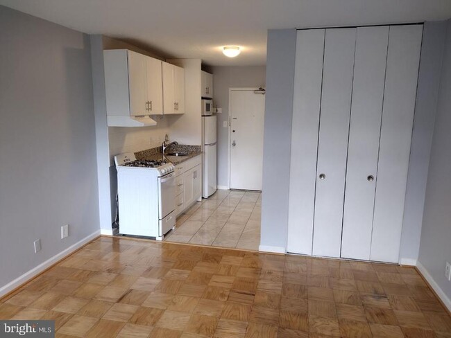 Building Photo - 5500 Friendship Blvd