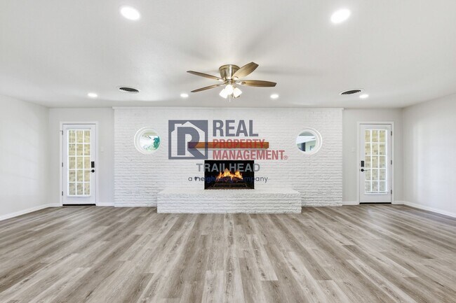 Foto del edificio - Spacious Modern 5 Bed / 2.5 Bath + 1 Bed / 1 Bath ADU in Wedgwood