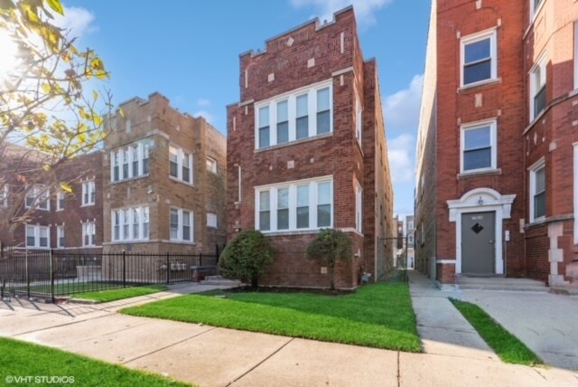 Foto principal - 7942 S Hermitage Ave