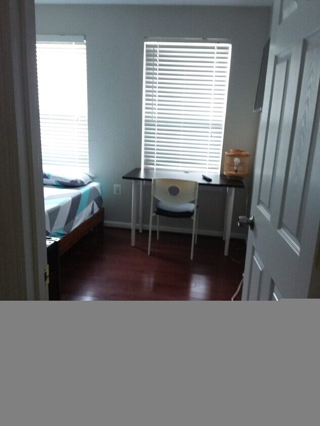 Foto principal - 835 Ferndale Ter NE