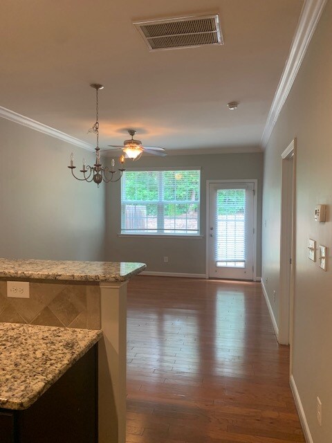 Foto del edificio - 151 Florians Dr