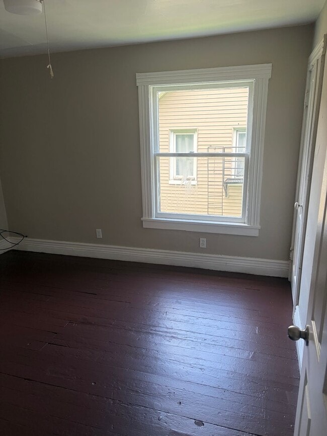 Building Photo - Newly renovated 4 bedroom duplex