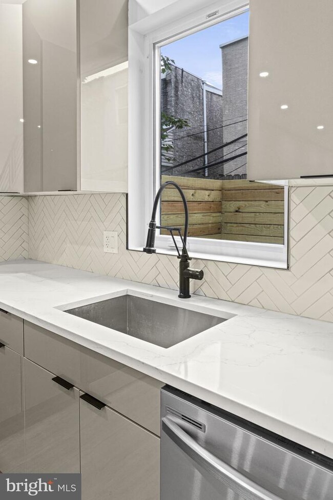 Foto del edificio - 2139 Sears St