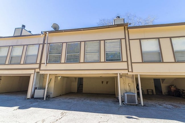 Building Photo - 14 Lakeway St