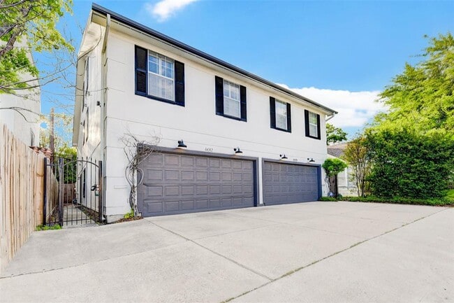 Building Photo - 6012 Kirby Dr