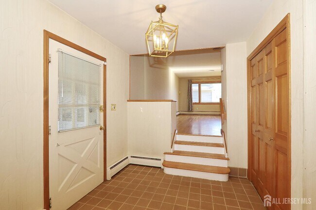 Building Photo - 240 Twin Oaks Terrace