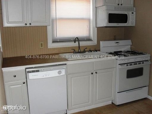 Building Photo - 1008 Saint Charles Ave NE