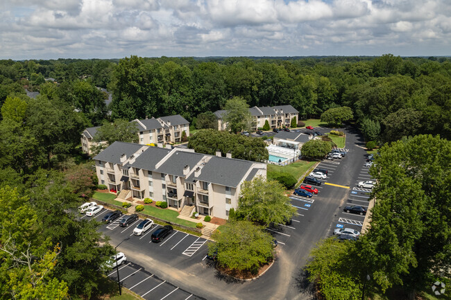 Country Club Apartments