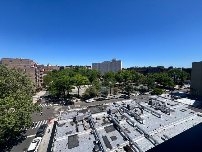 Foto del edificio - 37-11-11 82nd St