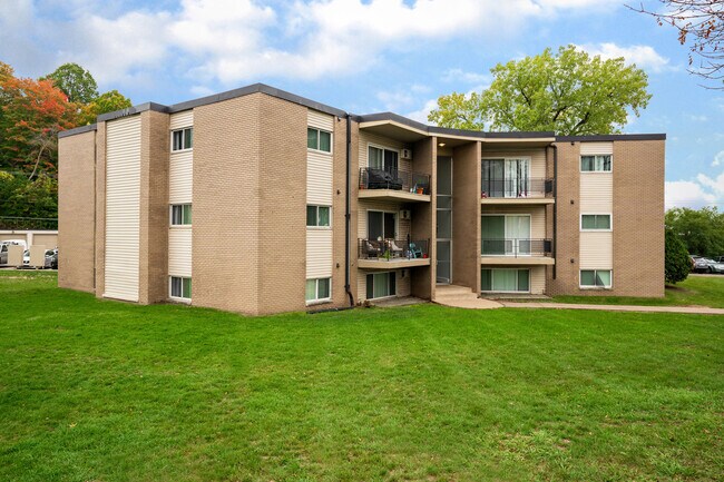 Northview Commons en Fridley, MN - Northview Commons Apartments