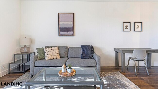 Foto del edificio - 7373 Valley View Ln
