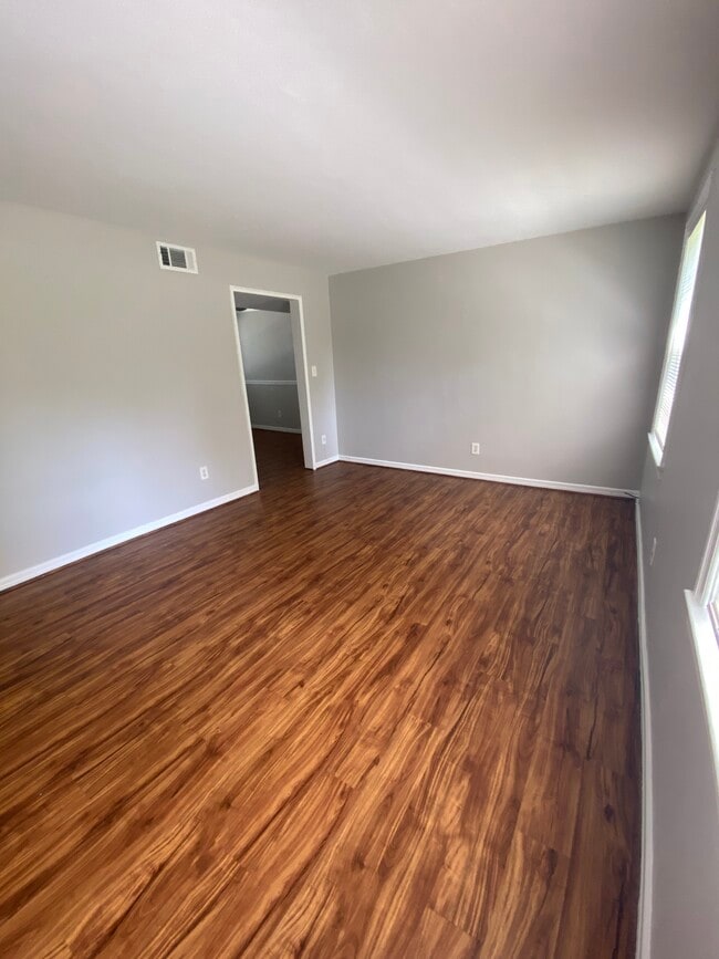 Living room - 2419 Longview Ave SW