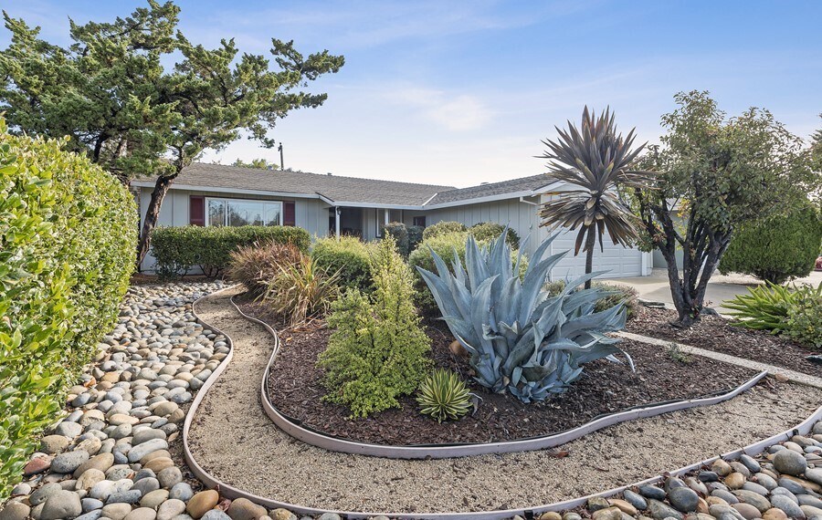 Primary Photo - Beautiful 3BR/2BA Home in Highly Desirable...