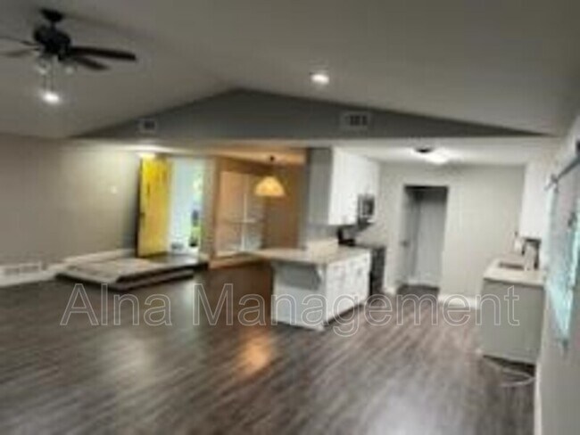 Building Photo - 12215 High Meadow Dr