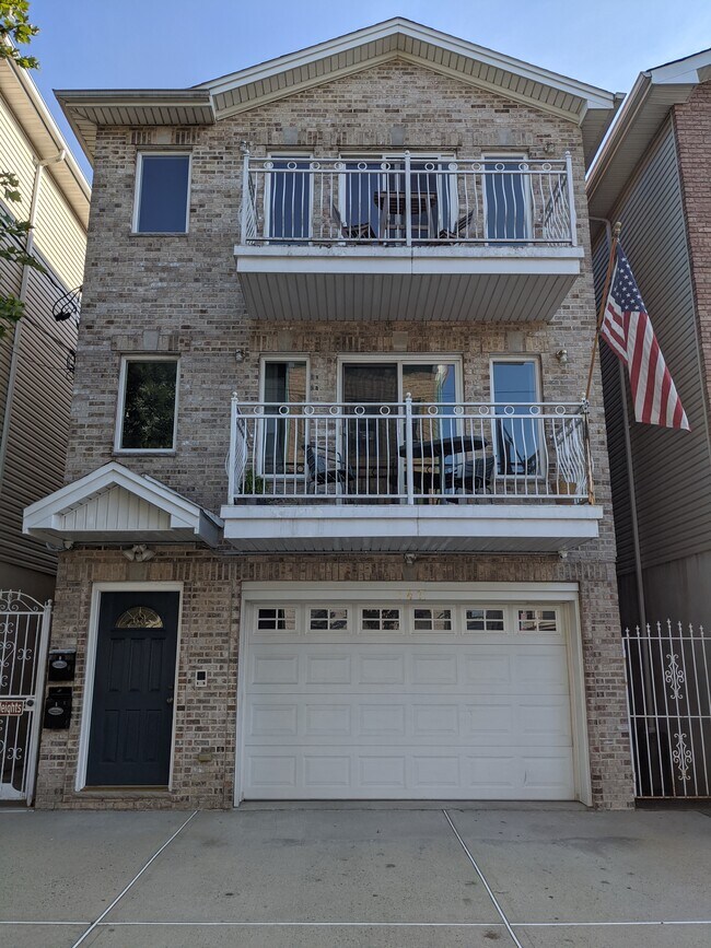 Building Photo - 147 South St