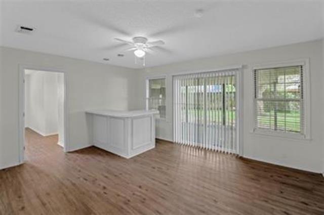 Building Photo - 10300 Oak Creek Dr