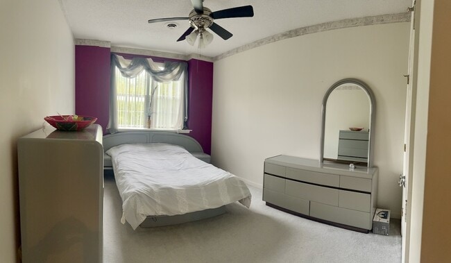 Foto del edificio - 8900 Duchess Way