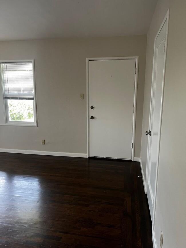 Building Photo - Recently Remodeled 2-Bedroom, 1-Bathroom H...