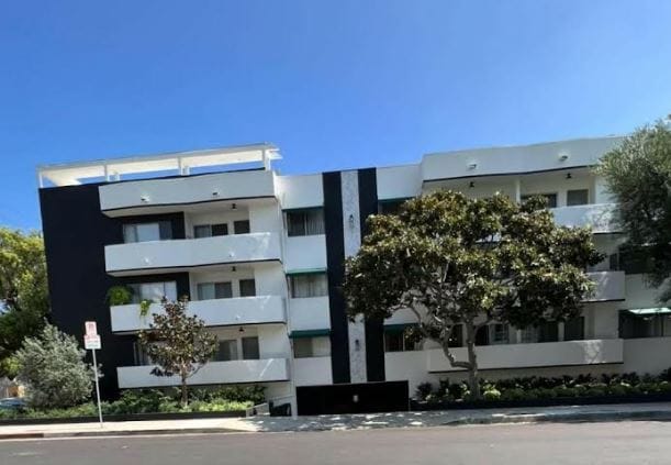 Building Photo - 310 S Almont Dr