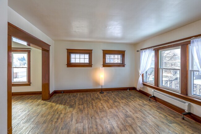 Building Photo - 79 Ideal St