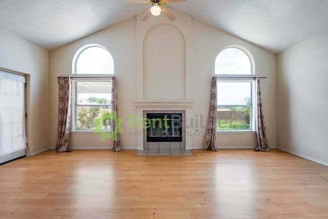 Building Photo - WOW CHECK OUT THIS AWESOME HOME IN RIVERVIEW ESTATES