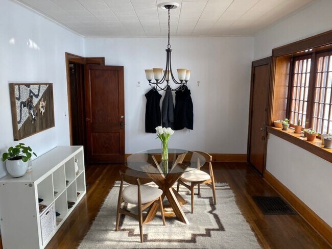 Foto del edificio - 114 Diamond Ave NE