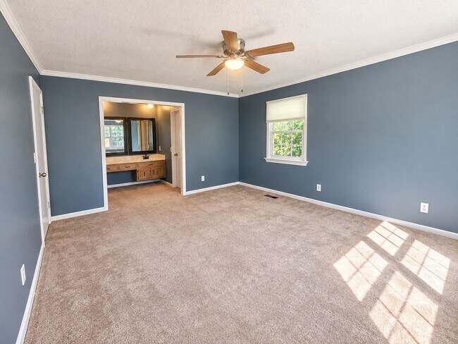 Building Photo - 2210 Haven Crest Dr