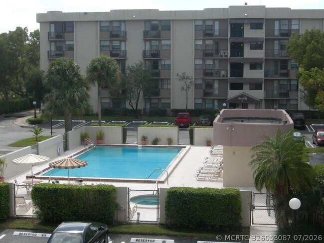 Building Photo - 2771 Riverside Dr