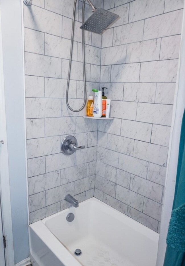 Foto del edificio - 122 Shepard Ave