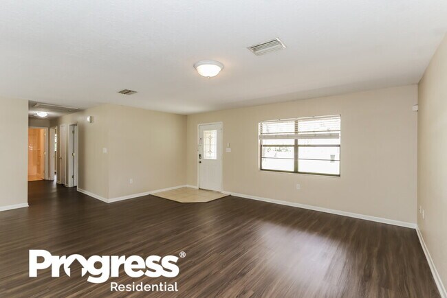 Foto del edificio - 3701 Red Oak Ct