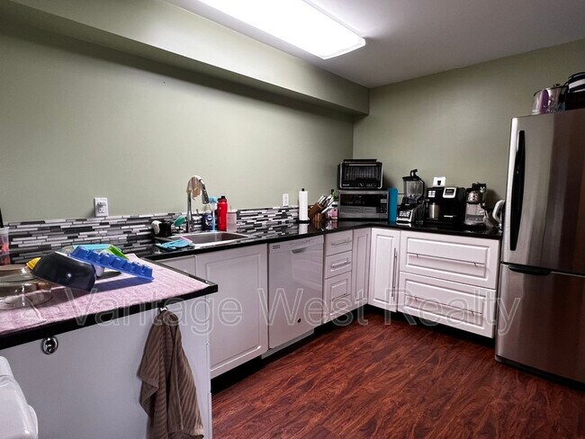 Photo du bâtiment - 1560 Glenmore Rd N