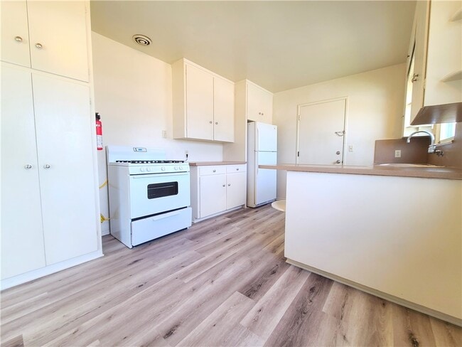 Building Photo - 24609 Richman Dr