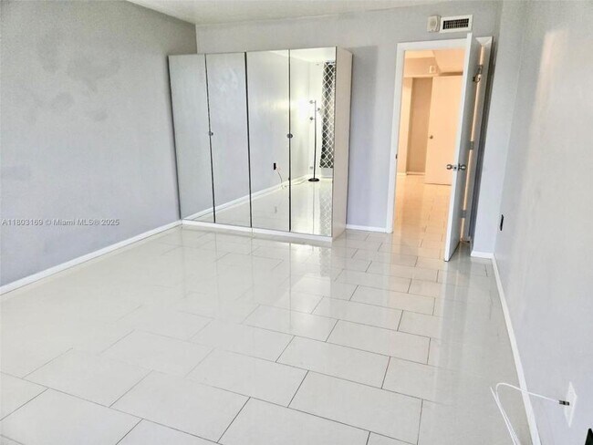 Building Photo - 2 bedroom in North Miami Beach FL 33179
