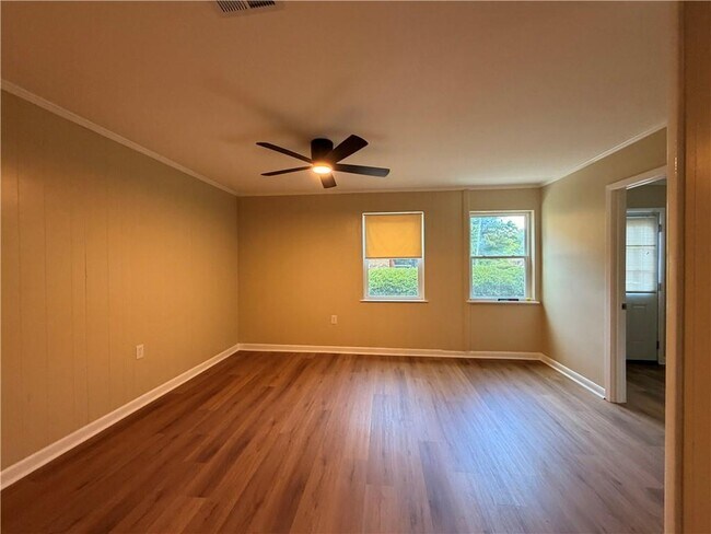 Foto del edificio - 1326 Doyle Ave