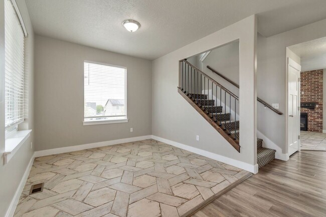 Building Photo - SPACIOUS SIGNLE FAMILY HOME | 6 Bed 4 Bath | 3-Car Garage | Eagle Mountain, UT