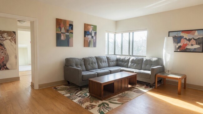 Foto del edificio - 5056 N Marine Dr