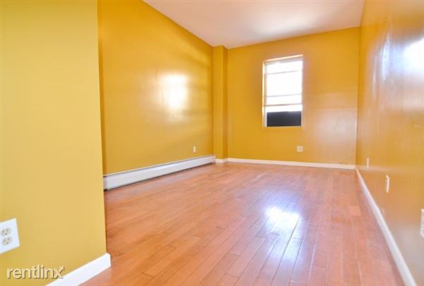 Building Photo - 1061 Gates Ave