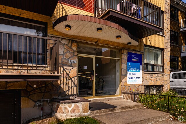 Building Photo - 3221 Édouard-Montpetit